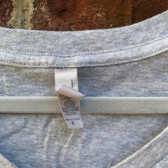 Calmos Cafe St. Martin Grey V-neck Tee - Picture 2 of 3